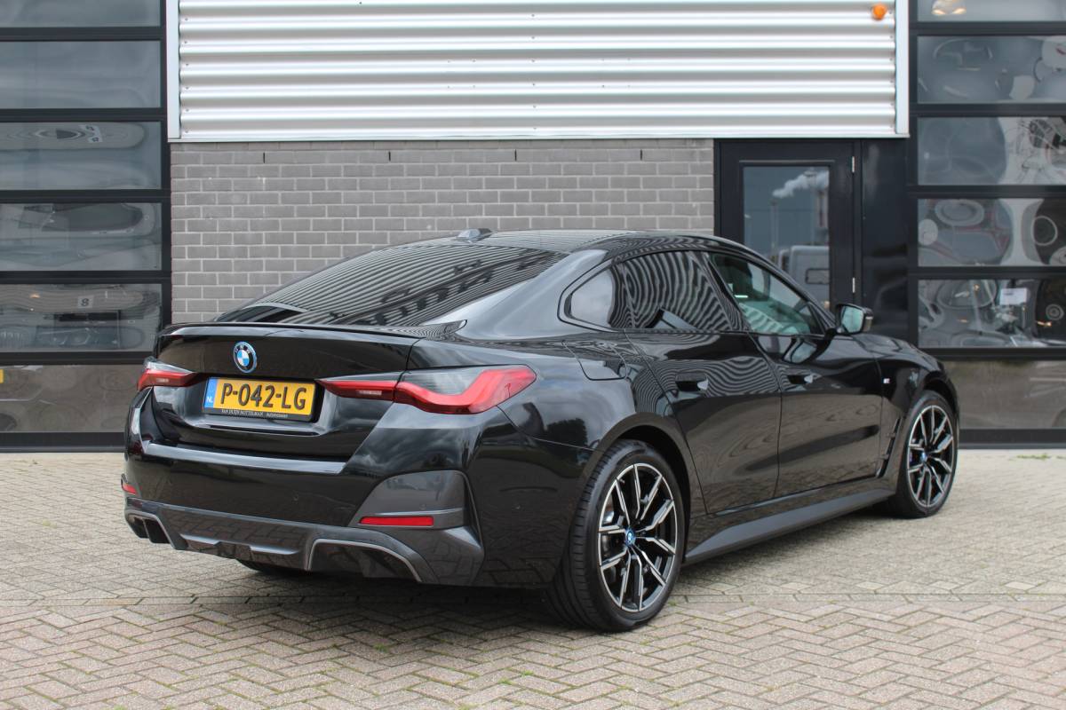 BMW i4 BMW i4 eDrive40 High Executive 84 kWh / Harman Kardon / SOH 94.3% / N.A.P.