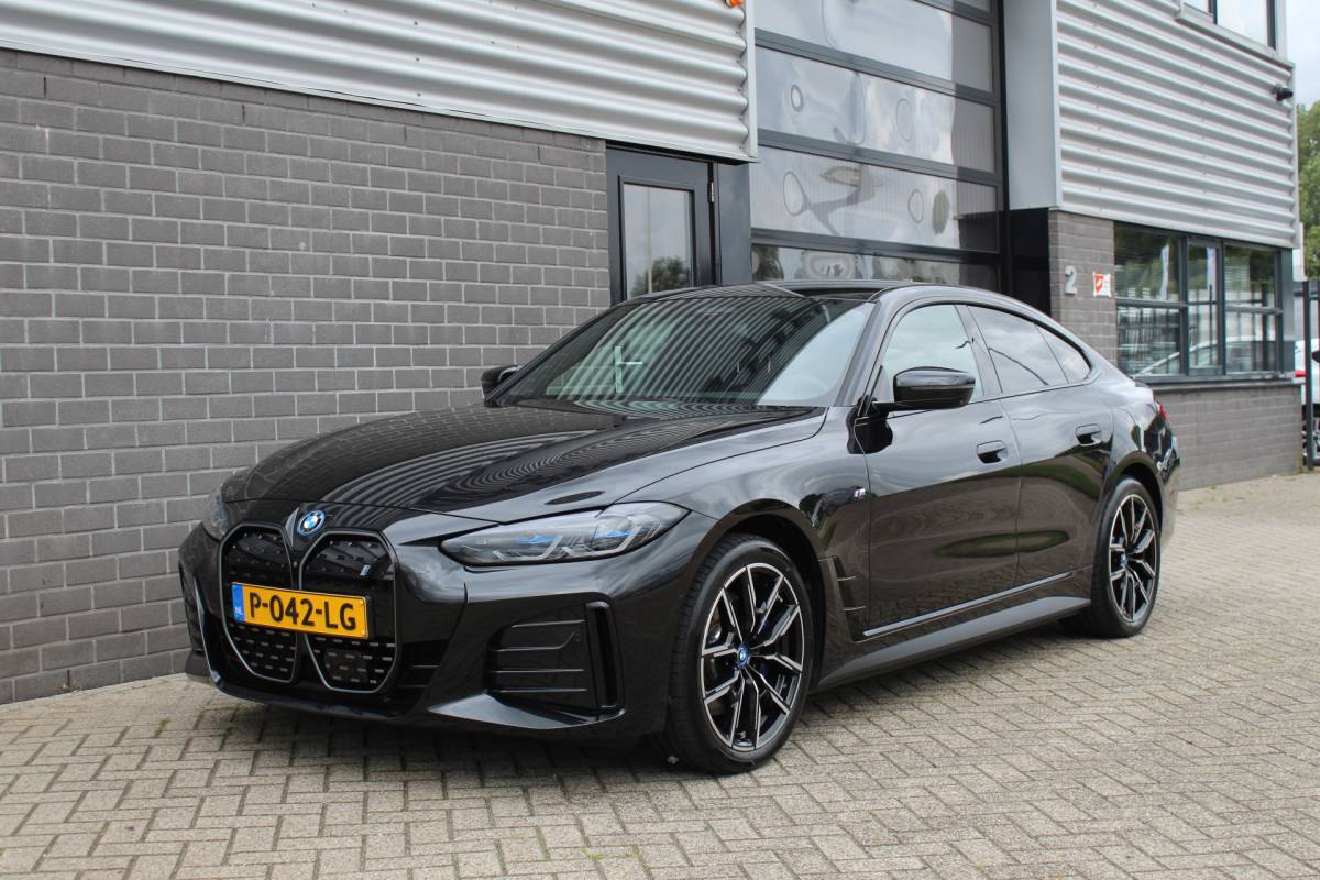 BMW i4 BMW i4 eDrive40 High Executive 84 kWh / Harman Kardon / SOH 94.3% / N.A.P.