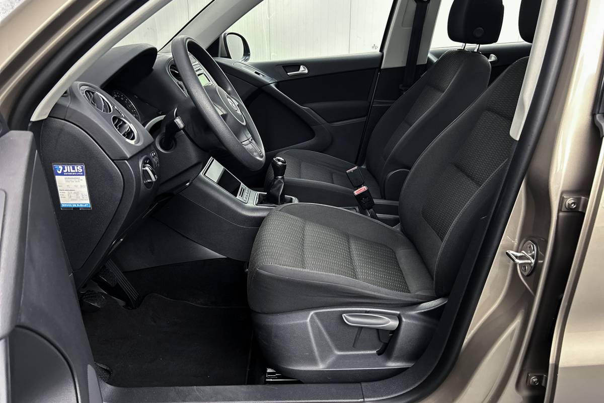 Volkswagen Tiguan Volkswagen Tiguan 1.4 TSI Easyline | Trekhaak | Panoramadak | Airco | Parkeersensoren
