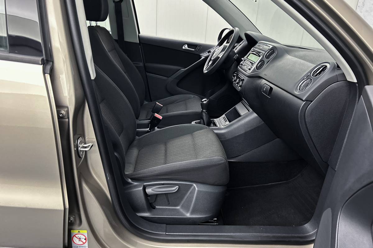 Volkswagen Tiguan Volkswagen Tiguan 1.4 TSI Easyline | Trekhaak | Panoramadak | Airco | Parkeersensoren