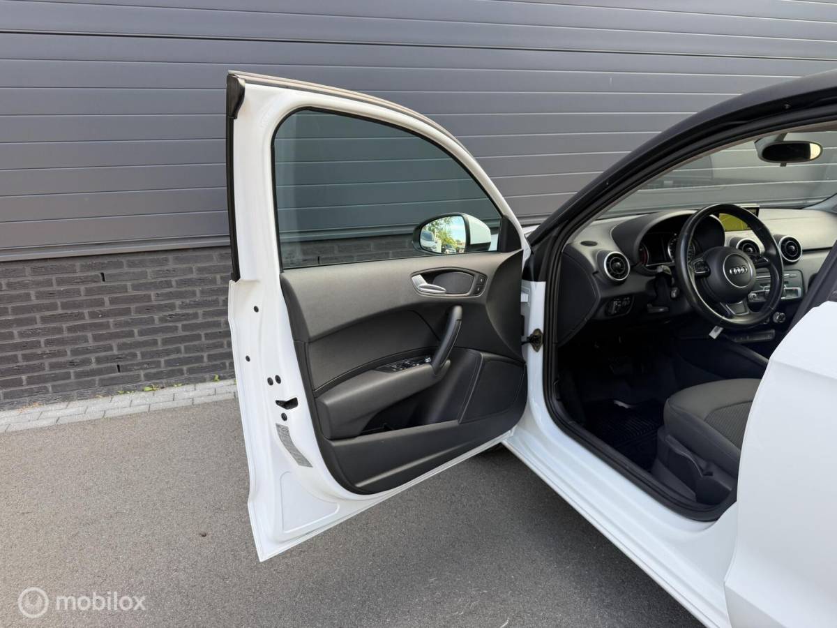 Audi A1 Sportback Audi A1 Sportback 1.0 TFSI  S-Tronic Sport CLIMA*CRUISE*NAV*PDC*STOELVERW