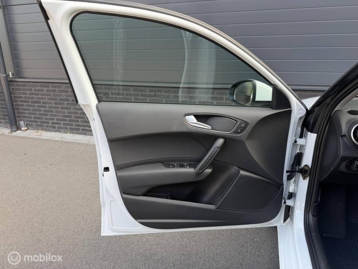 Audi A1 Sportback Audi A1 Sportback 1.0 TFSI  S-Tronic Sport CLIMA*CRUISE*NAV*PDC*STOELVERW
