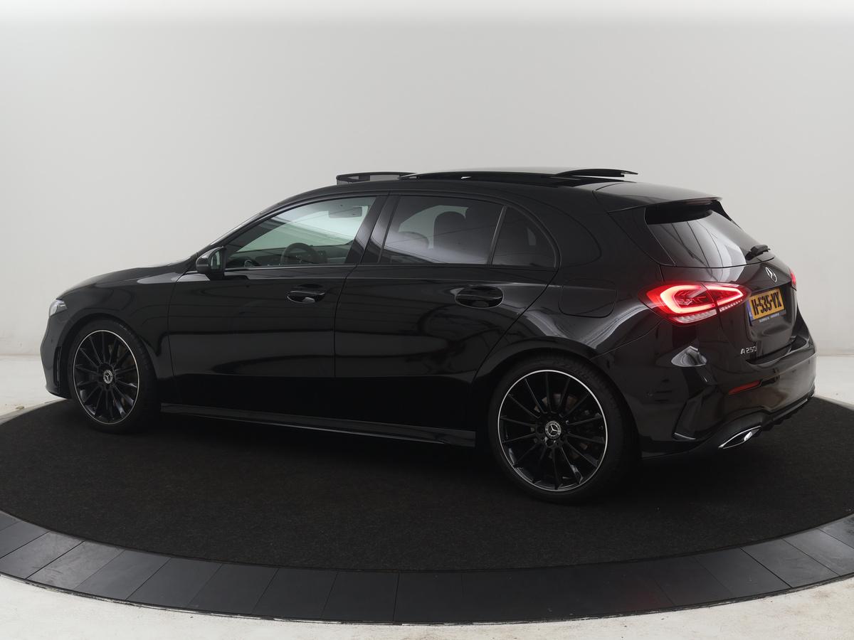 Mercedes-Benz A-Klasse Mercedes-Benz A-klasse 250 Premium Plus | Panoramadak | Leder/alcantara | Memory | Cruise control | Stoelverwarming | Sfeerverlichting | Navigatie | Carplay | Climate control | Camera | Park assist