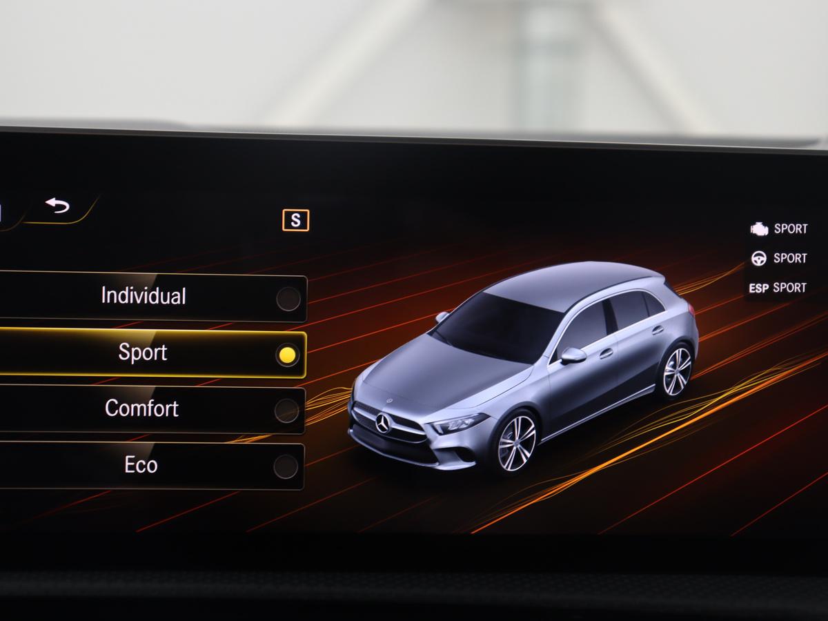 Mercedes-Benz A-Klasse Mercedes-Benz A-klasse 250 Premium Plus | Panoramadak | Leder/alcantara | Memory | Cruise control | Stoelverwarming | Sfeerverlichting | Navigatie | Carplay | Climate control | Camera | Park assist