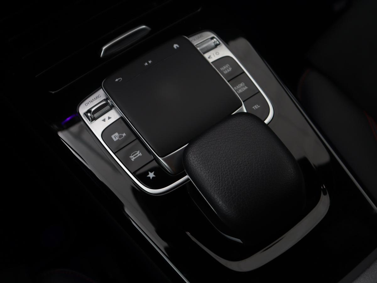 Mercedes-Benz A-Klasse Mercedes-Benz A-klasse 250 Premium Plus | Panoramadak | Leder/alcantara | Memory | Cruise control | Stoelverwarming | Sfeerverlichting | Navigatie | Carplay | Climate control | Camera | Park assist