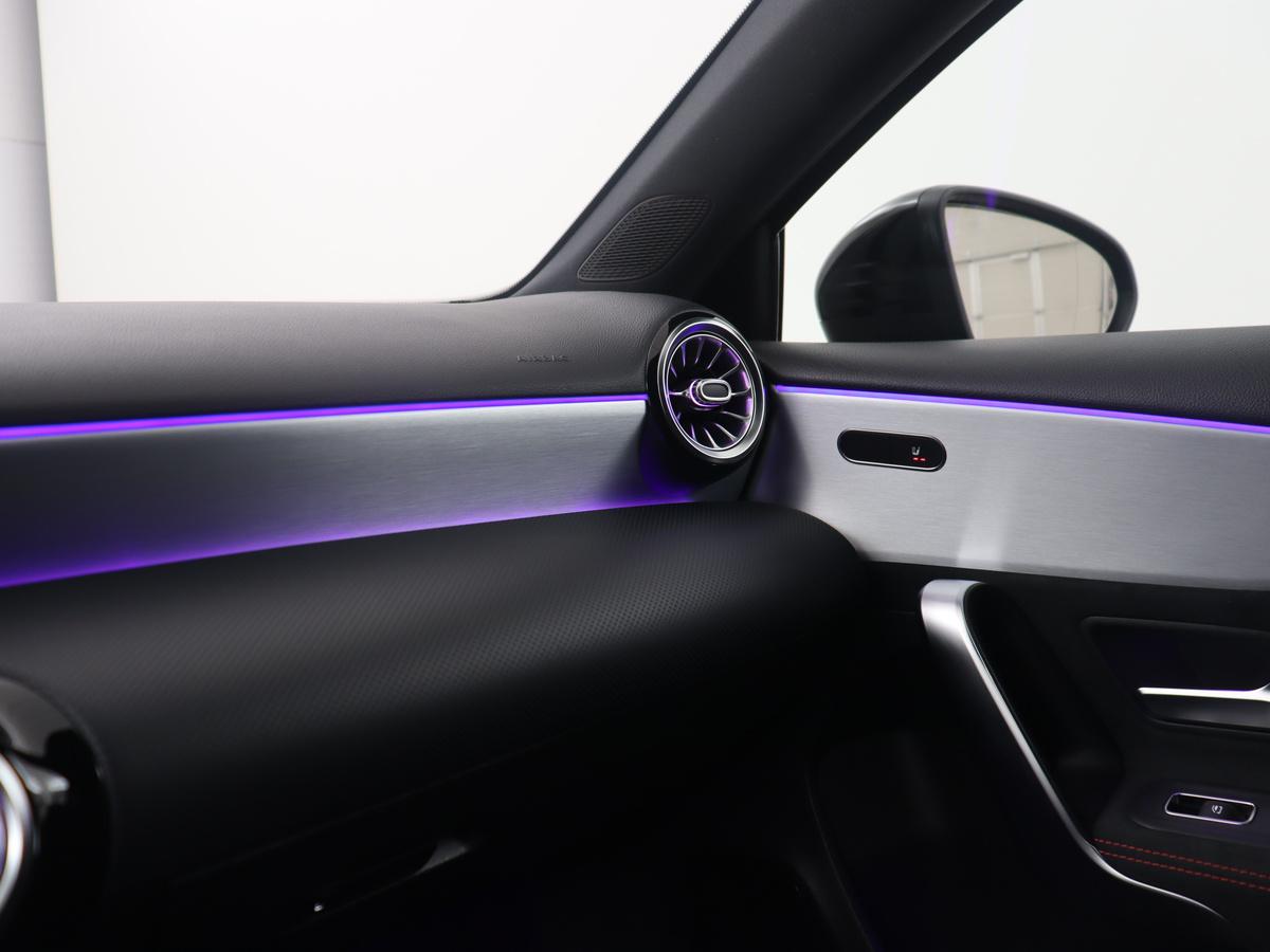 Mercedes-Benz A-Klasse Mercedes-Benz A-klasse 250 Premium Plus | Panoramadak | Leder/alcantara | Memory | Cruise control | Stoelverwarming | Sfeerverlichting | Navigatie | Carplay | Climate control | Camera | Park assist