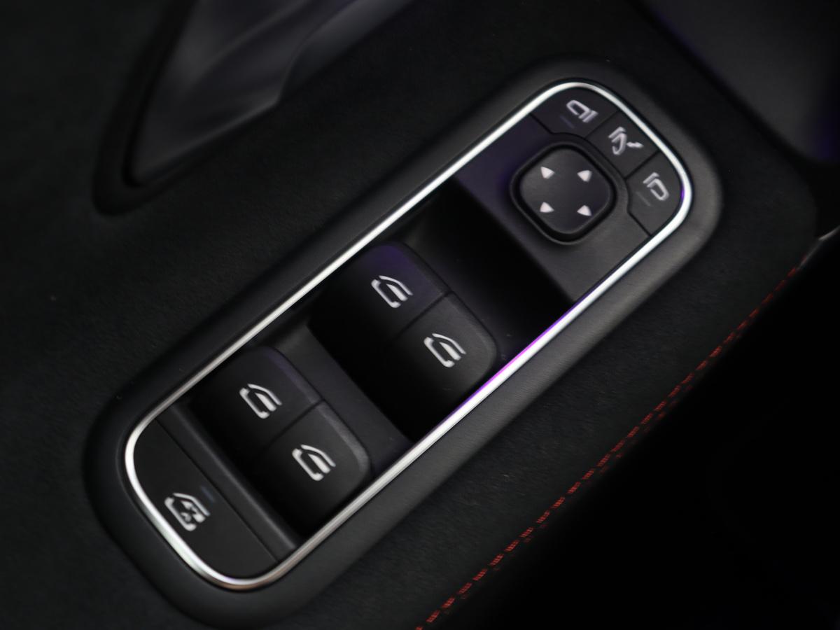 Mercedes-Benz A-Klasse Mercedes-Benz A-klasse 250 Premium Plus | Panoramadak | Leder/alcantara | Memory | Cruise control | Stoelverwarming | Sfeerverlichting | Navigatie | Carplay | Climate control | Camera | Park assist