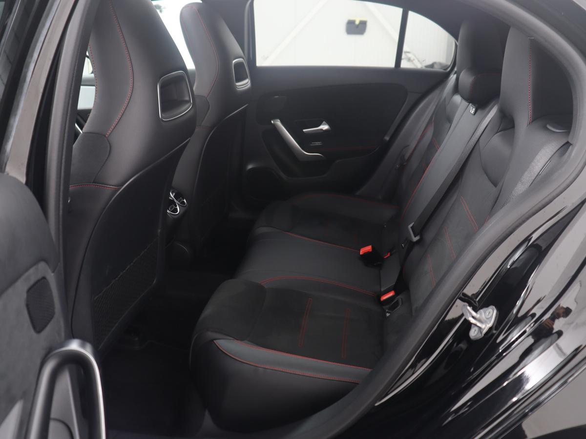 Mercedes-Benz A-Klasse Mercedes-Benz A-klasse 250 Premium Plus | Panoramadak | Leder/alcantara | Memory | Cruise control | Stoelverwarming | Sfeerverlichting | Navigatie | Carplay | Climate control | Camera | Park assist