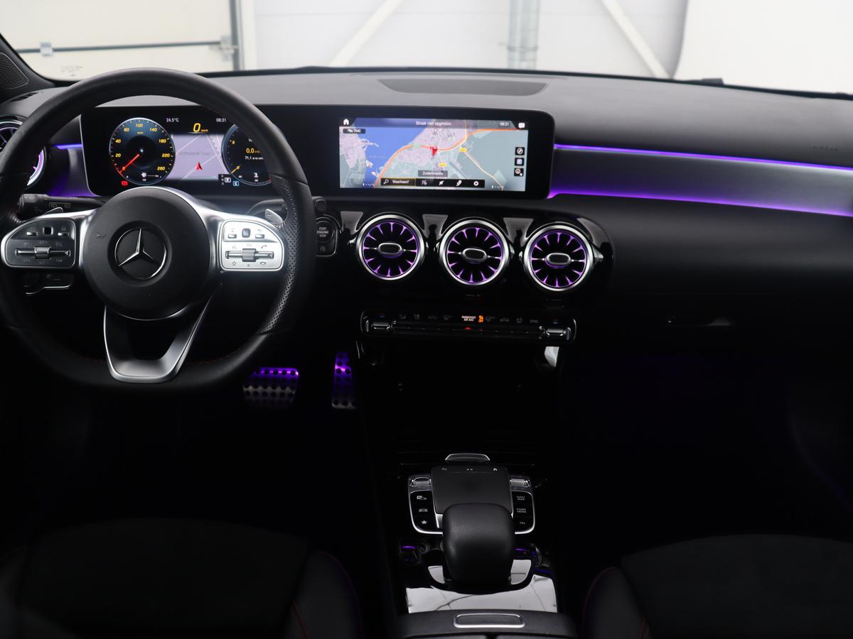 Mercedes-Benz A-Klasse Mercedes-Benz A-klasse 250 Premium Plus | Panoramadak | Leder/alcantara | Memory | Cruise control | Stoelverwarming | Sfeerverlichting | Navigatie | Carplay | Climate control | Camera | Park assist
