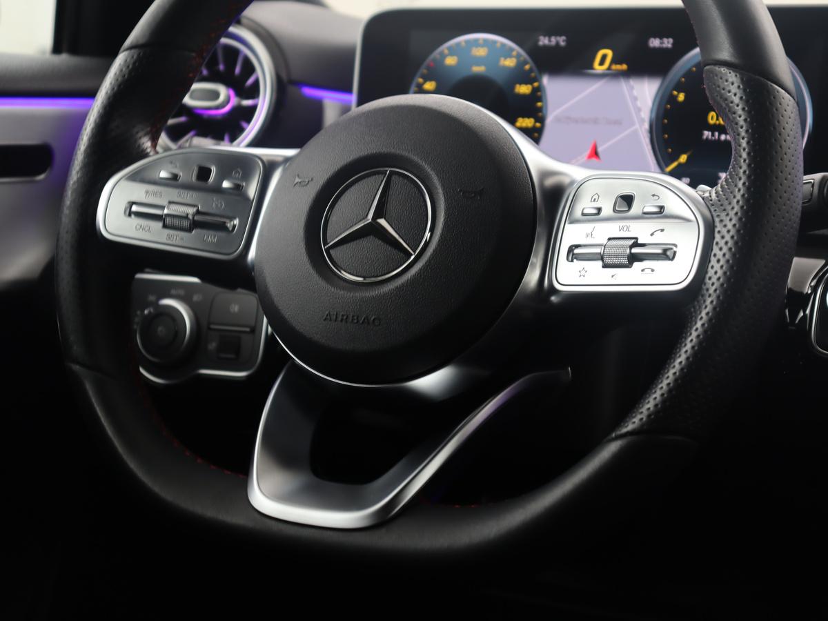 Mercedes-Benz A-Klasse Mercedes-Benz A-klasse 250 Premium Plus | Panoramadak | Leder/alcantara | Memory | Cruise control | Stoelverwarming | Sfeerverlichting | Navigatie | Carplay | Climate control | Camera | Park assist
