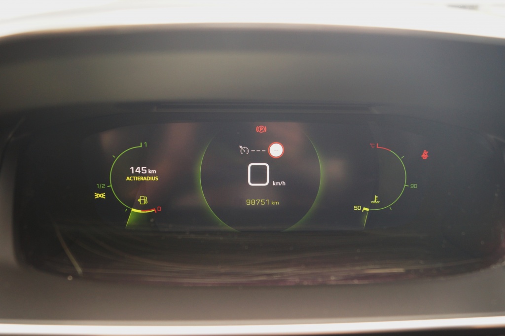 Peugeot 208 Peugeot 208 1.2 PureTech Allure Pack -NAVI-LED-ECC-PDC-CAM-