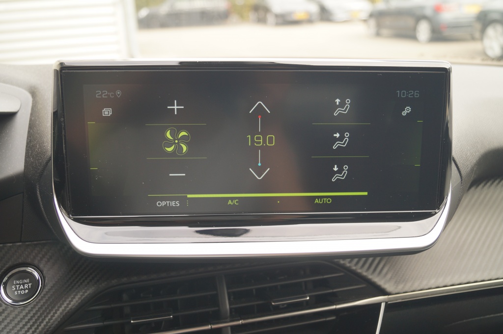 Peugeot 208 Peugeot 208 1.2 PureTech Allure Pack -NAVI-LED-ECC-PDC-CAM-