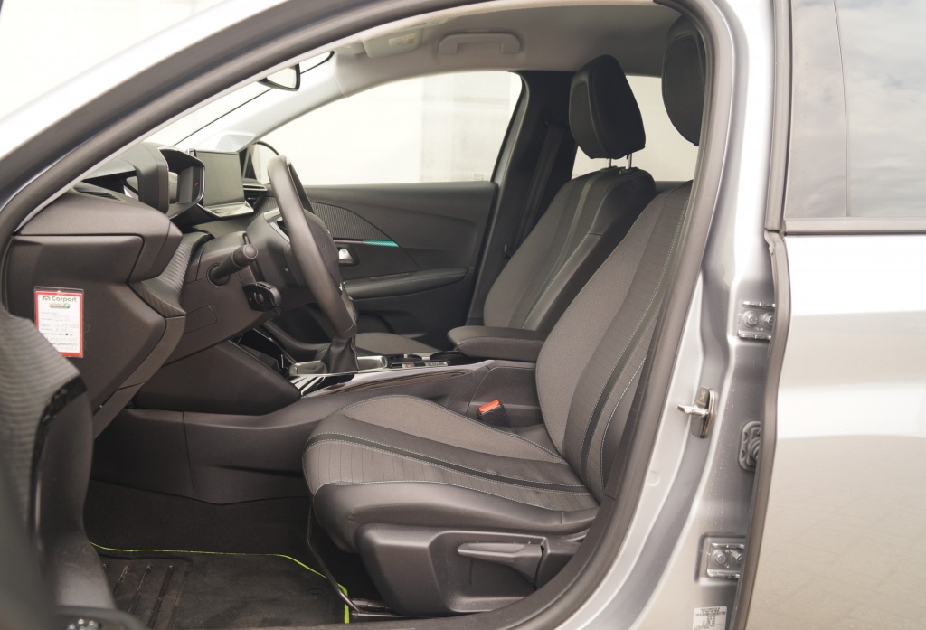 Peugeot 208 Peugeot 208 1.2 PureTech Allure Pack -NAVI-LED-ECC-PDC-CAM-