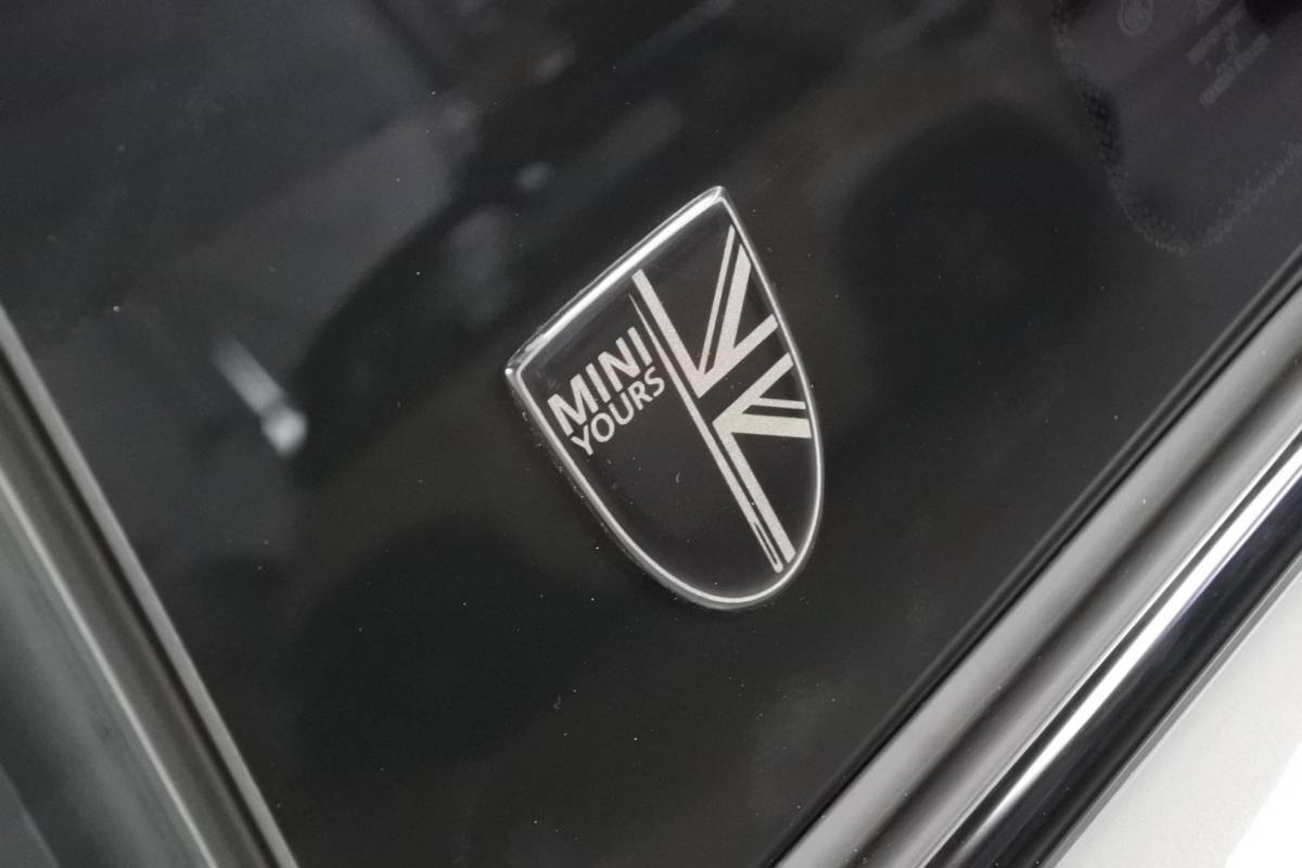 MINI 3-Deurs MINI 3-Deurs 2.0 Cooper S Yours Moonwalk Blacked out