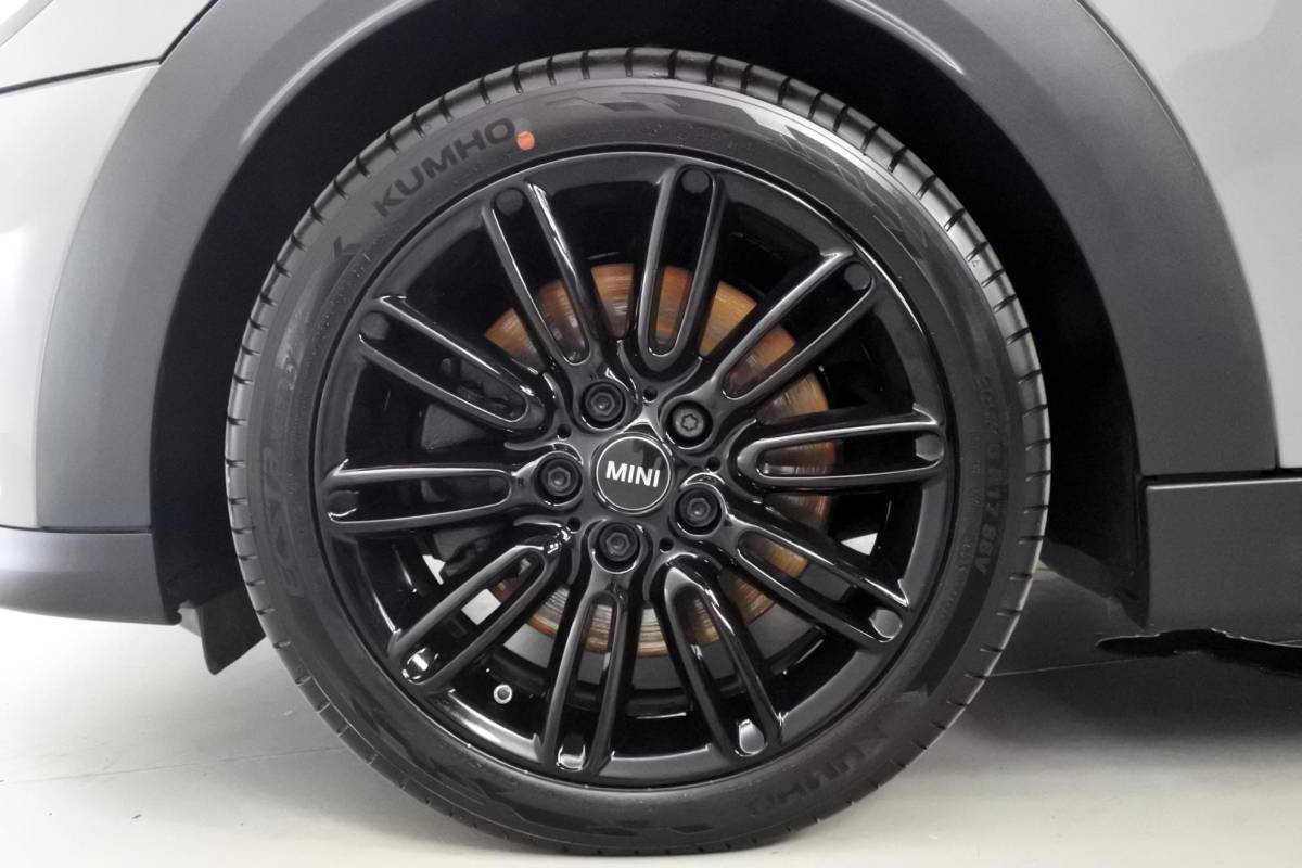 MINI 3-Deurs MINI 3-Deurs 2.0 Cooper S Yours Moonwalk Blacked out