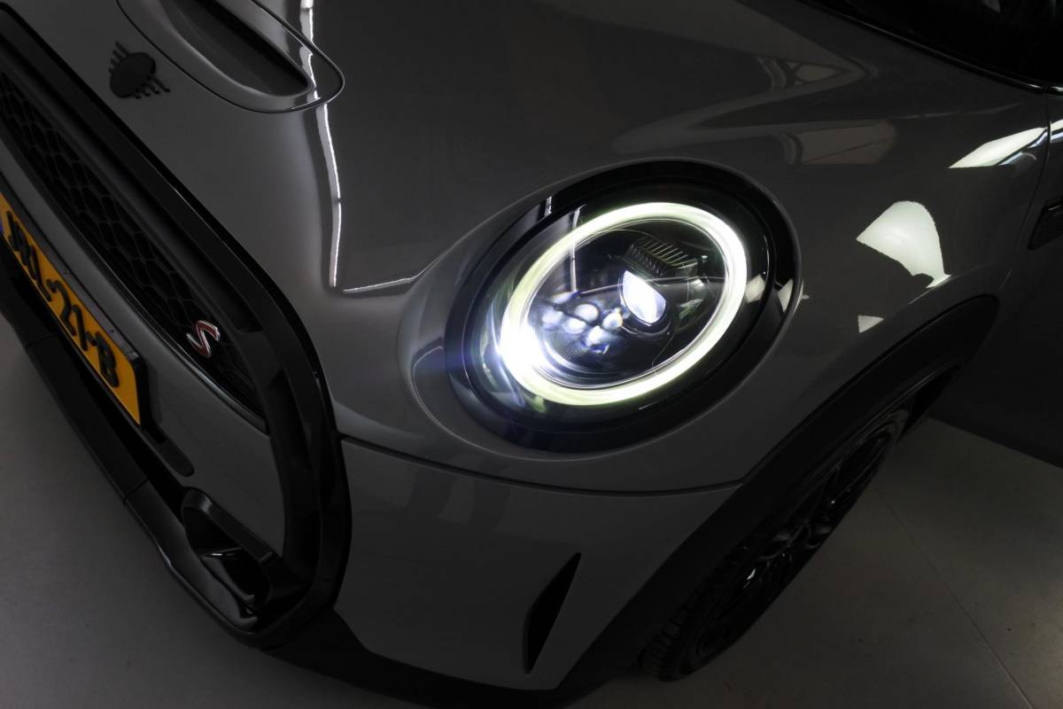 MINI 3-Deurs MINI 3-Deurs 2.0 Cooper S Yours Moonwalk Blacked out