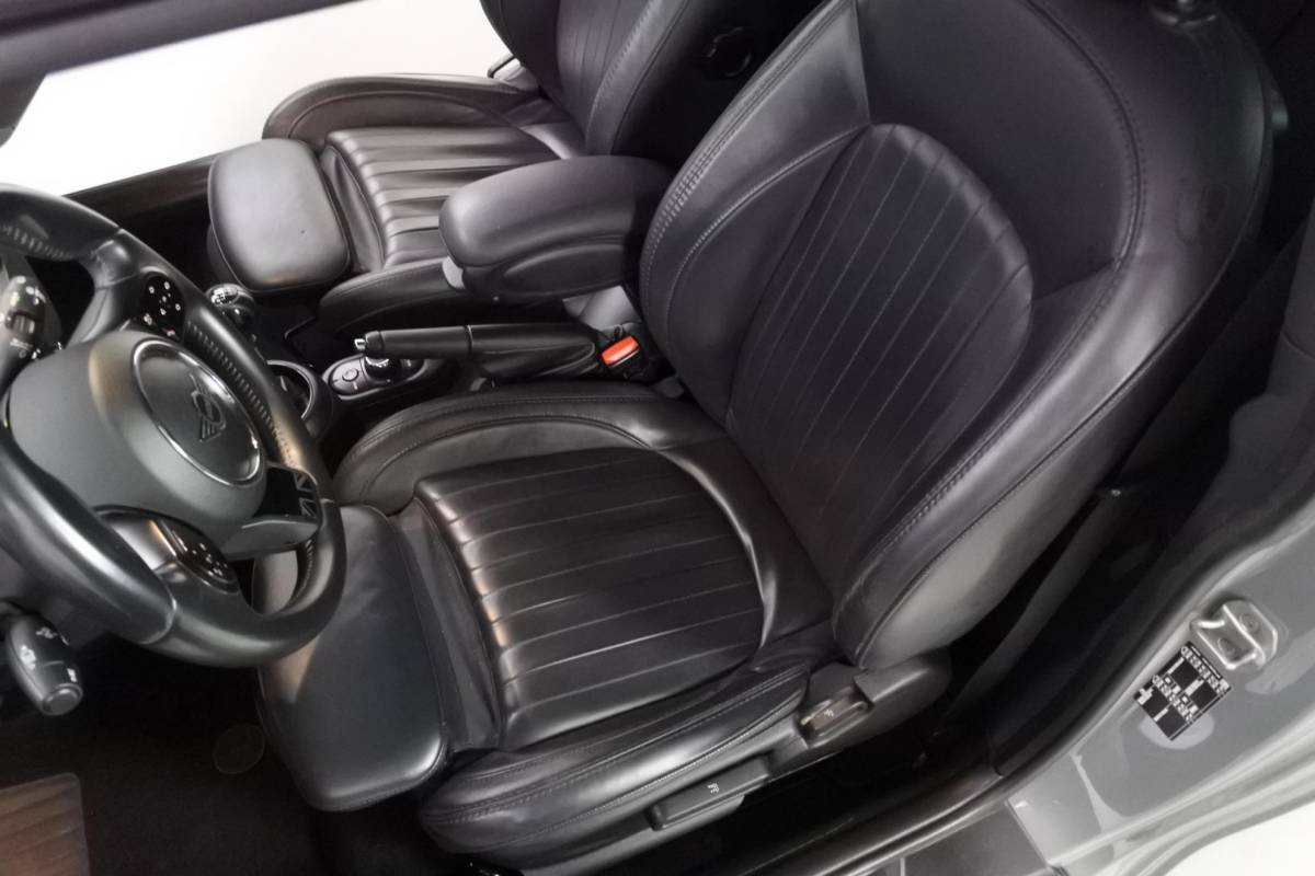 MINI 3-Deurs MINI 3-Deurs 2.0 Cooper S Yours Moonwalk Blacked out