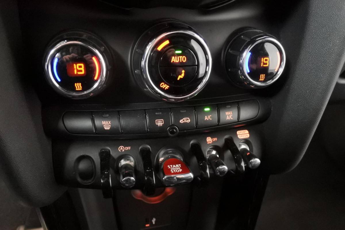 MINI 3-Deurs MINI 3-Deurs 2.0 Cooper S Yours Moonwalk Blacked out