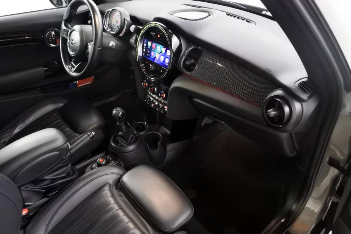 MINI 3-Deurs MINI 3-Deurs 2.0 Cooper S Yours Moonwalk Blacked out