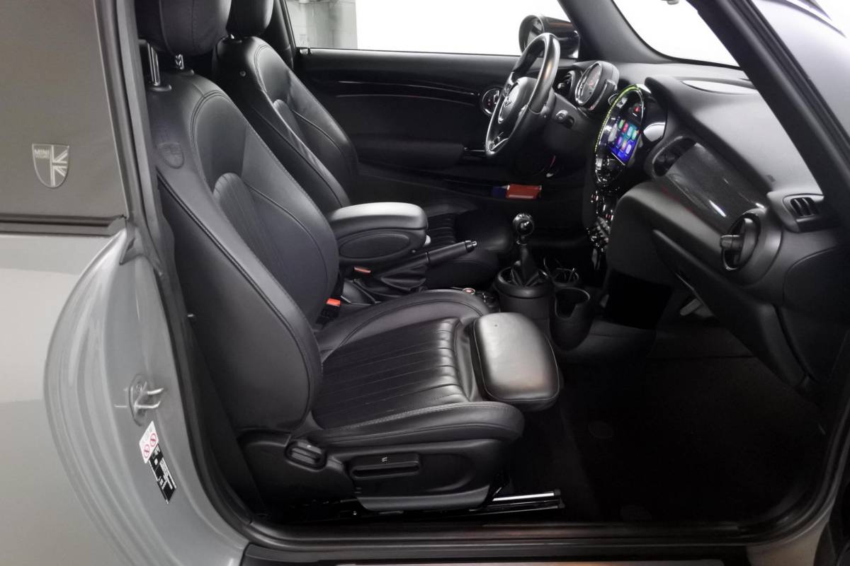 MINI 3-Deurs MINI 3-Deurs 2.0 Cooper S Yours Moonwalk Blacked out
