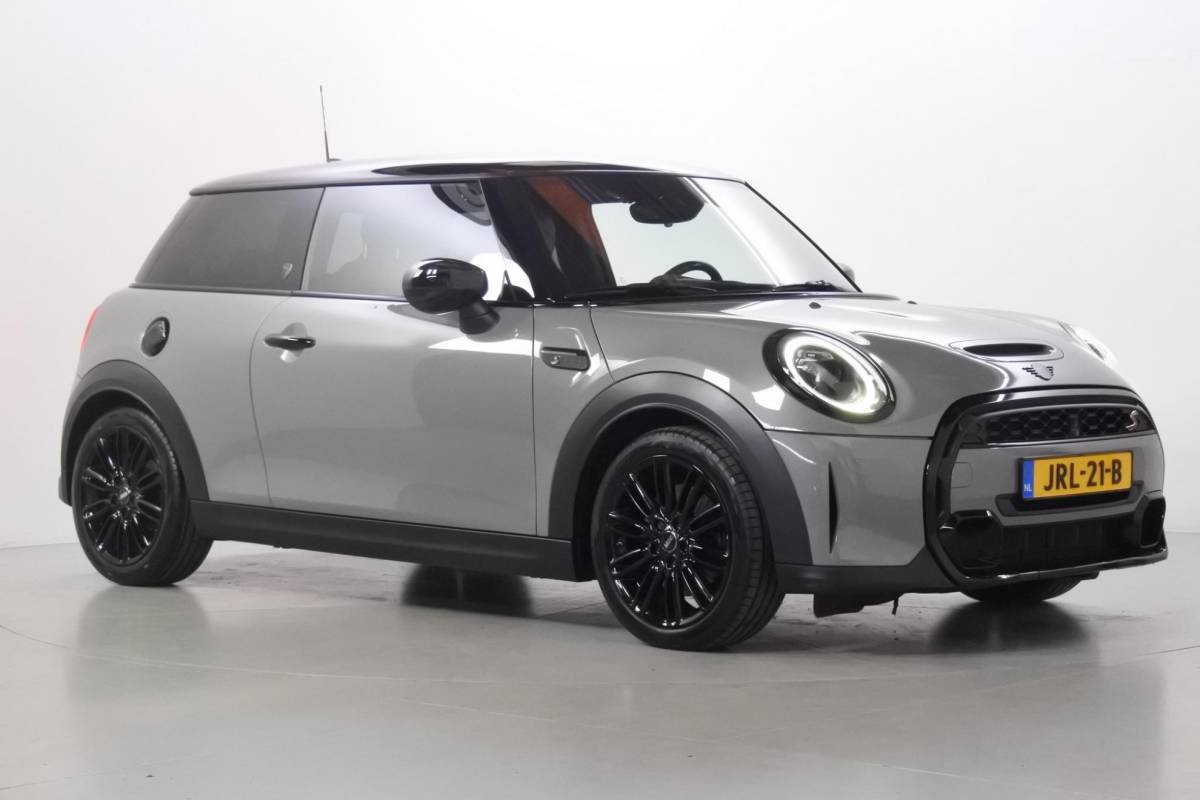 MINI 3-Deurs MINI 3-Deurs 2.0 Cooper S Yours Moonwalk Blacked out
