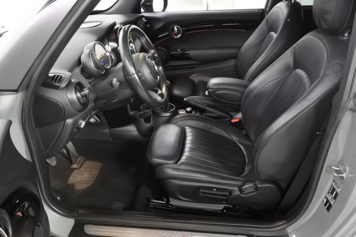 MINI 3-Deurs MINI 3-Deurs 2.0 Cooper S Yours Moonwalk Blacked out