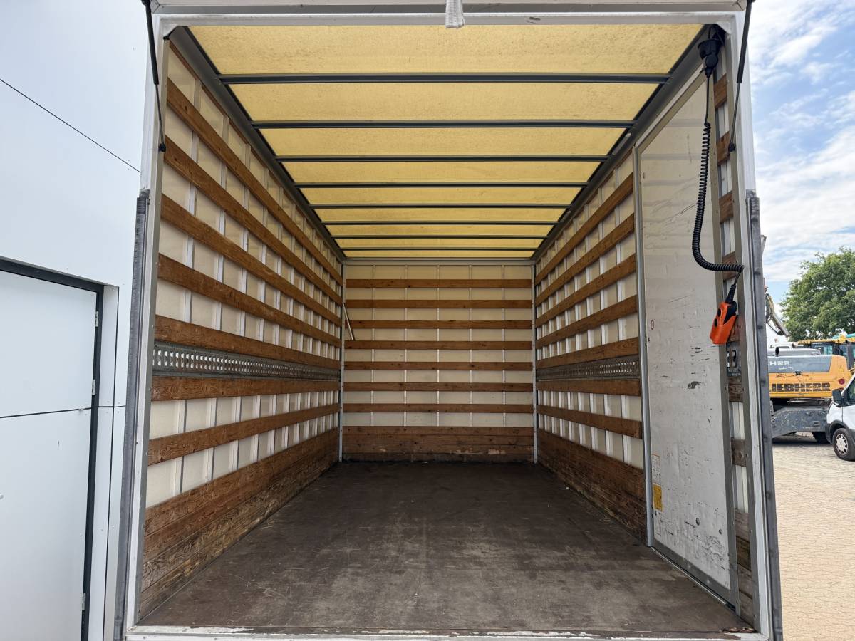 Peugeot Boxer Peugeot Boxer 2.0 130PK Bakwagen Laadklep Navigatie Camera Airco Zijdeur Meubelbak Koffer