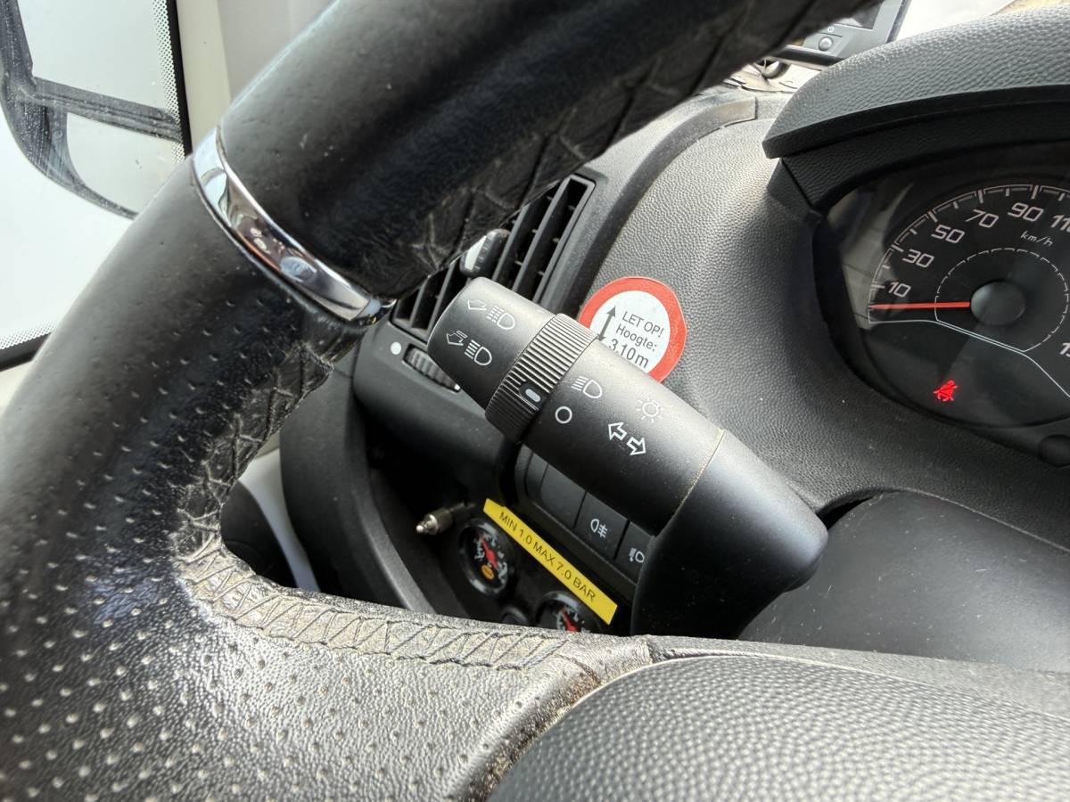 Peugeot Boxer Peugeot Boxer 2.0 130PK Bakwagen Laadklep Navigatie Camera Airco Zijdeur Meubelbak Koffer