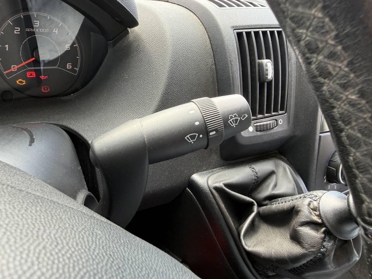 Peugeot Boxer Peugeot Boxer 2.0 130PK Bakwagen Laadklep Navigatie Camera Airco Zijdeur Meubelbak Koffer
