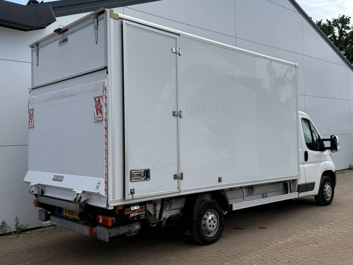 Peugeot Boxer Peugeot Boxer 2.0 130PK Bakwagen Laadklep Navigatie Camera Airco Zijdeur Meubelbak Koffer