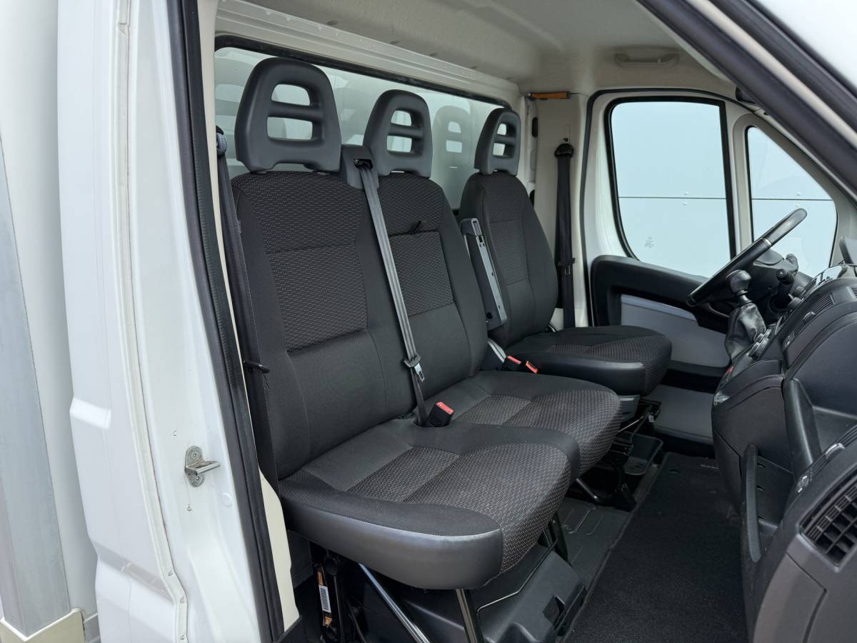 Peugeot Boxer Peugeot Boxer 2.0 130PK Bakwagen Laadklep Navigatie Camera Airco Zijdeur Meubelbak Koffer