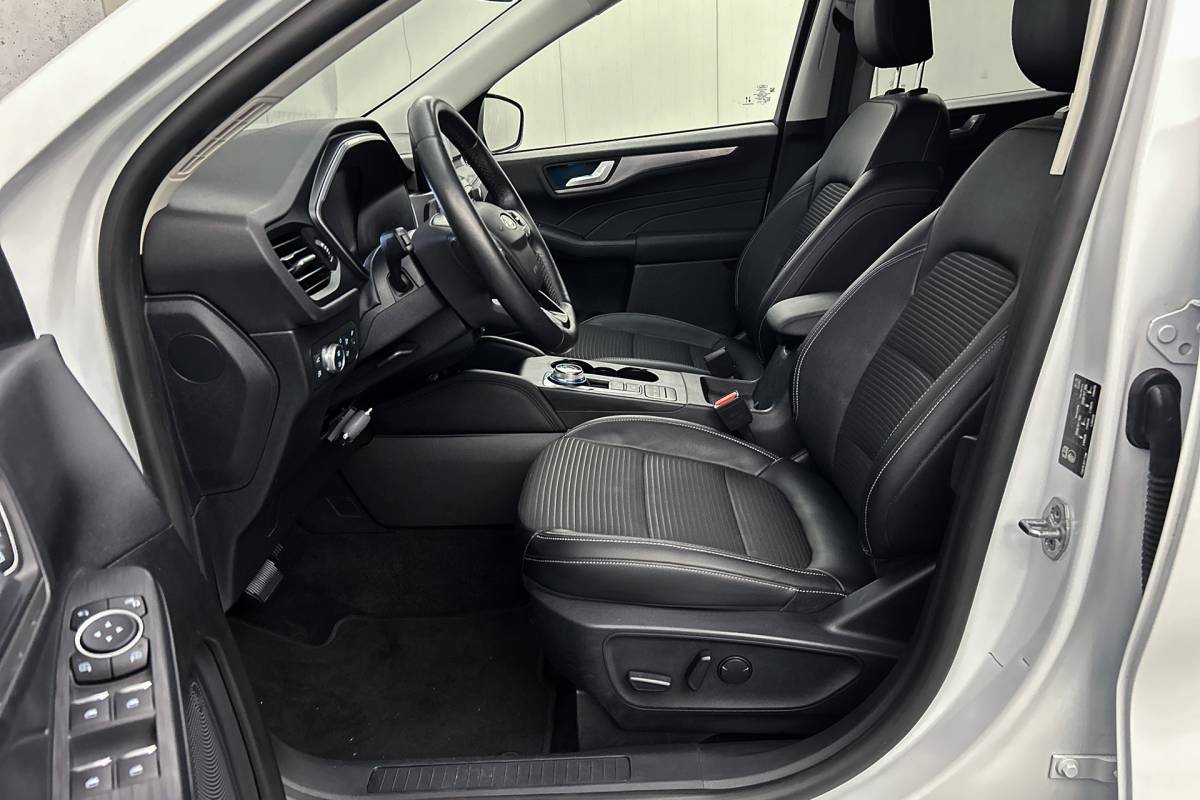 Ford Kuga Ford Kuga 2.5 PHEV Titanium X | Trekhaak | Camera | Stoelverwarming