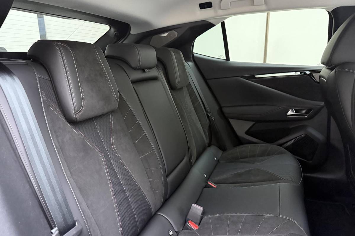 DS DS 4 DS 4 1.2 Turbo Performance Line 130 PK Automaat | Navigatie | Camera | Lichtmetalen velgen Black | Keyless | Getint glas | Draadloze telefoonlader