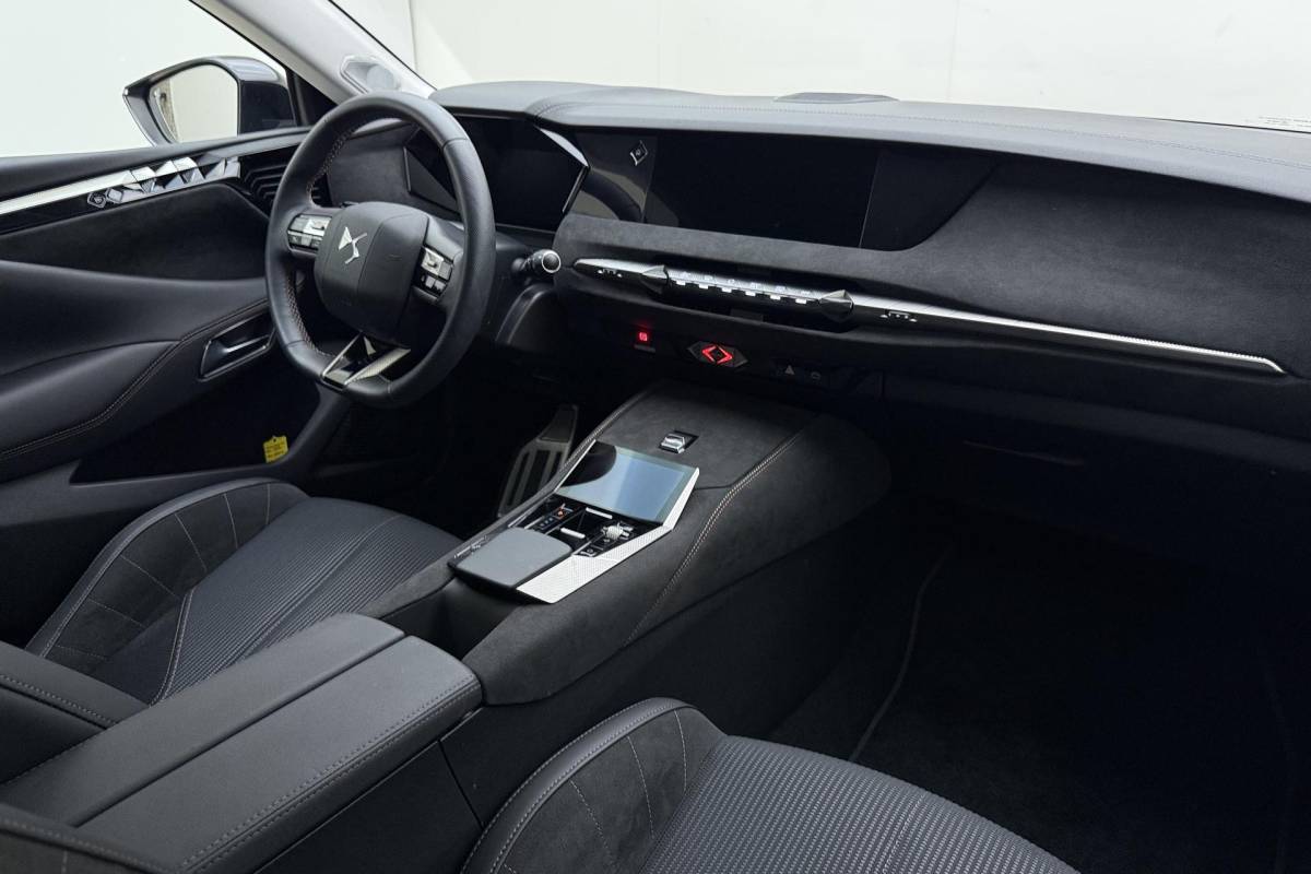 DS DS 4 DS 4 1.2 Turbo Performance Line 130 PK Automaat | Navigatie | Camera | Lichtmetalen velgen Black | Keyless | Getint glas | Draadloze telefoonlader