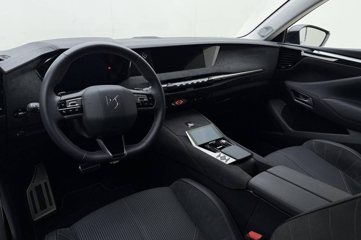 DS DS 4 DS 4 1.2 Turbo Performance Line 130 PK Automaat | Navigatie | Camera | Lichtmetalen velgen Black | Keyless | Getint glas | Draadloze telefoonlader