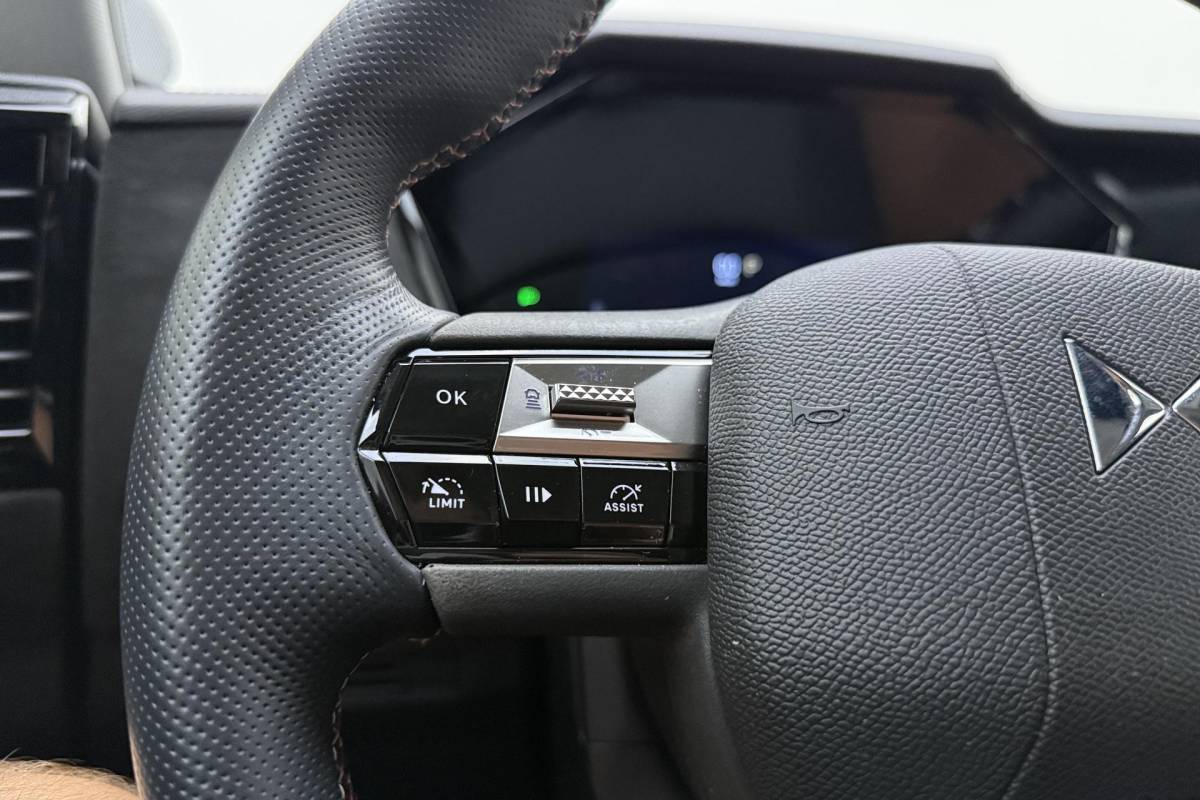 DS DS 4 DS 4 1.2 Turbo Performance Line 130 PK Automaat | Navigatie | Camera | Lichtmetalen velgen Black | Keyless | Getint glas | Draadloze telefoonlader
