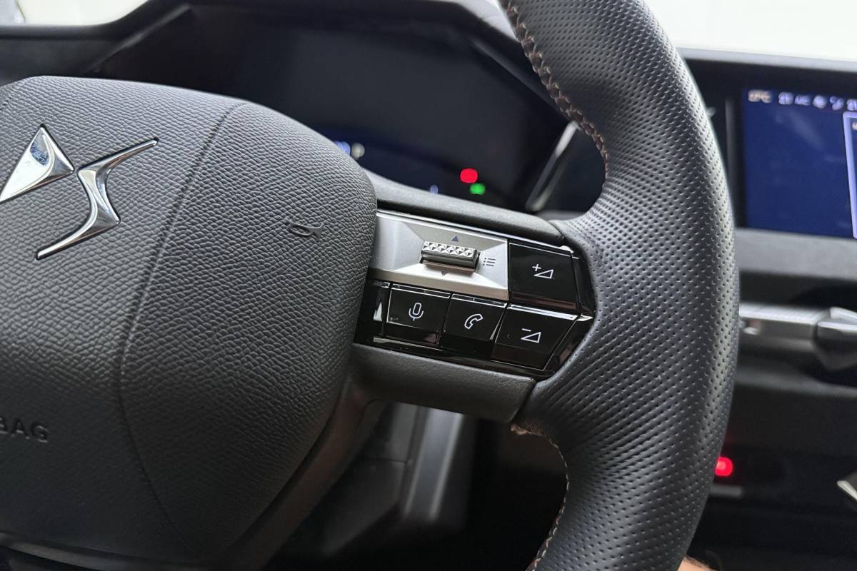 DS DS 4 DS 4 1.2 Turbo Performance Line 130 PK Automaat | Navigatie | Camera | Lichtmetalen velgen Black | Keyless | Getint glas | Draadloze telefoonlader