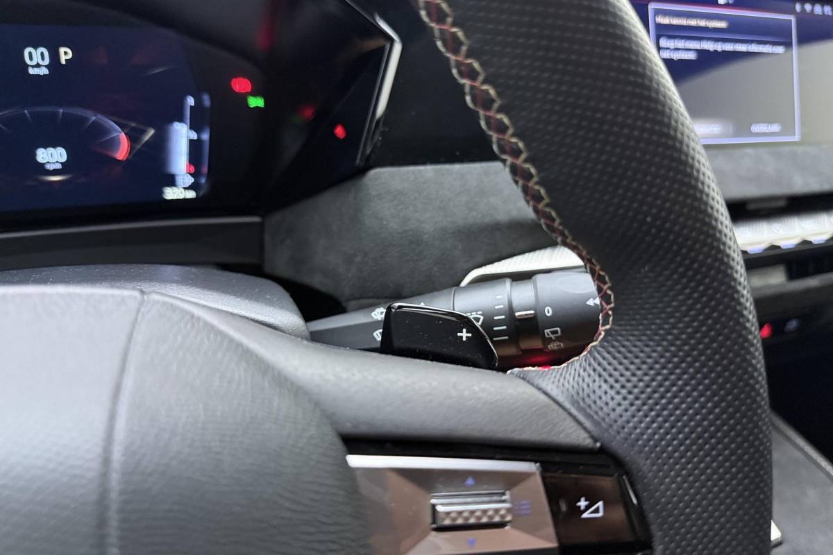 DS DS 4 DS 4 1.2 Turbo Performance Line 130 PK Automaat | Navigatie | Camera | Lichtmetalen velgen Black | Keyless | Getint glas | Draadloze telefoonlader