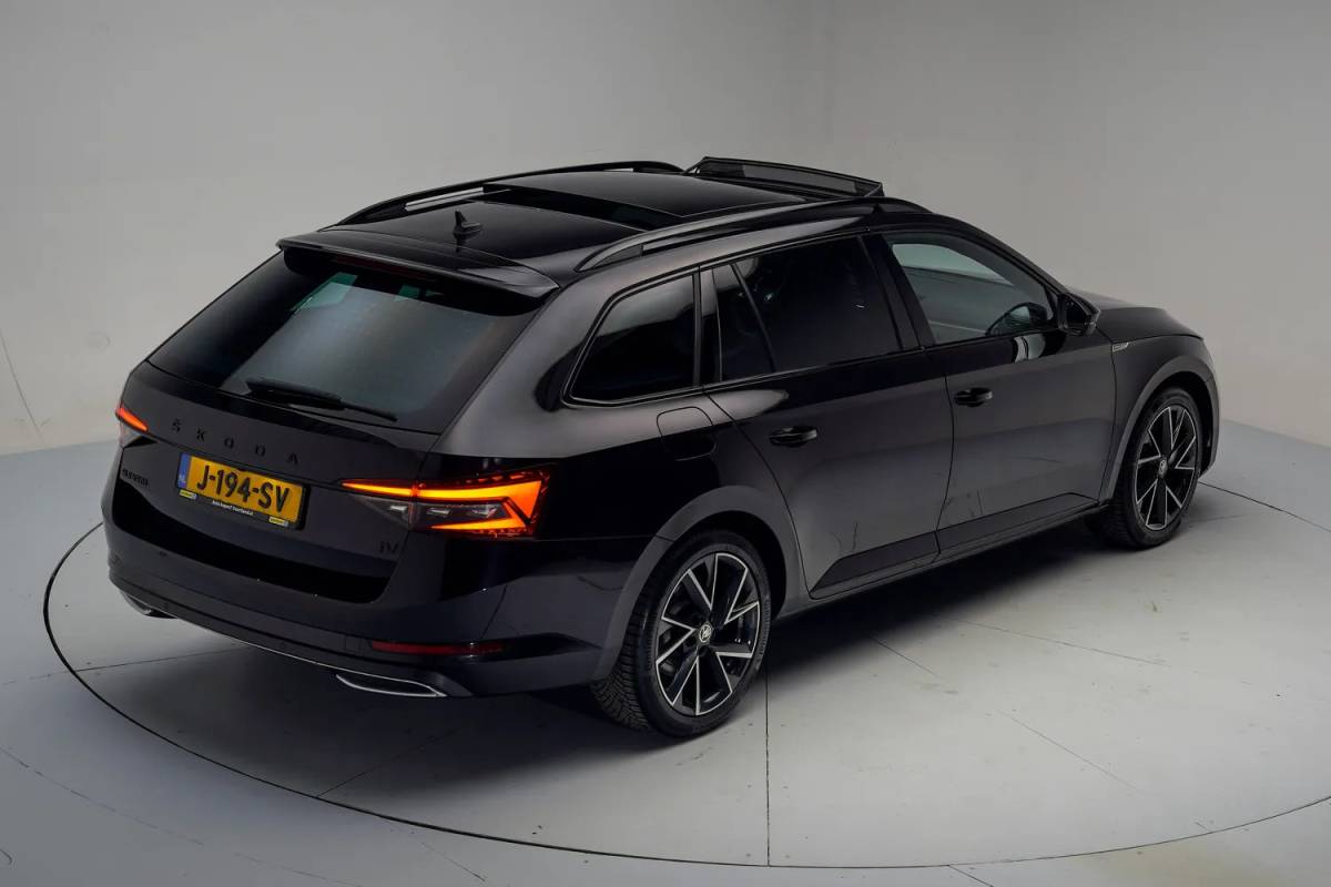 Škoda Superb Skoda Superb Combi 1.4 TSI PHEV Sportline [ Virtual Panorama LED Navi 360°cam Memory ]