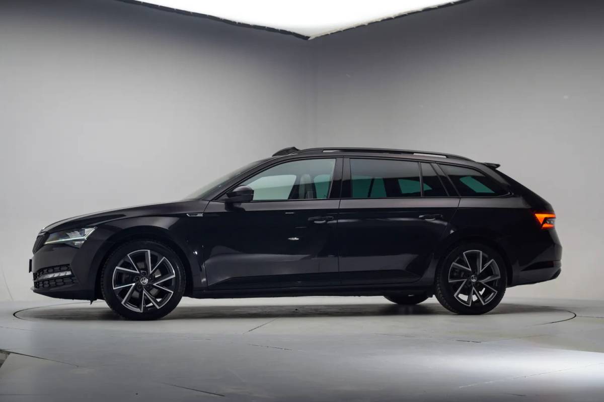 Škoda Superb Skoda Superb Combi 1.4 TSI PHEV Sportline [ Virtual Panorama LED Navi 360°cam Memory ]