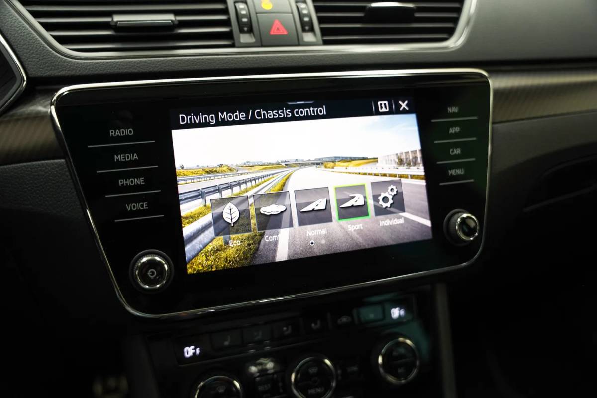 Škoda Superb Skoda Superb Combi 1.4 TSI PHEV Sportline [ Virtual Panorama LED Navi 360°cam Memory ]