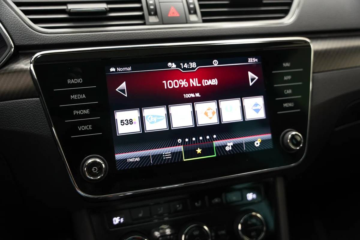 Škoda Superb Skoda Superb Combi 1.4 TSI PHEV Sportline [ Virtual Panorama LED Navi 360°cam Memory ]