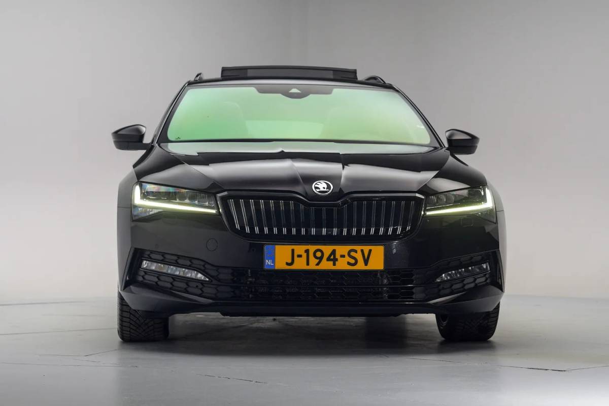 Škoda Superb Skoda Superb Combi 1.4 TSI PHEV Sportline [ Virtual Panorama LED Navi 360°cam Memory ]