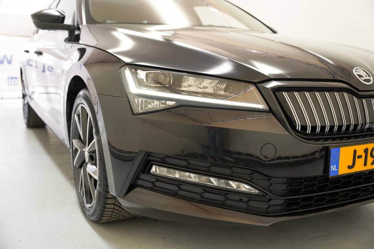 Škoda Superb Skoda Superb Combi 1.4 TSI PHEV Sportline [ Virtual Panorama LED Navi 360°cam Memory ]