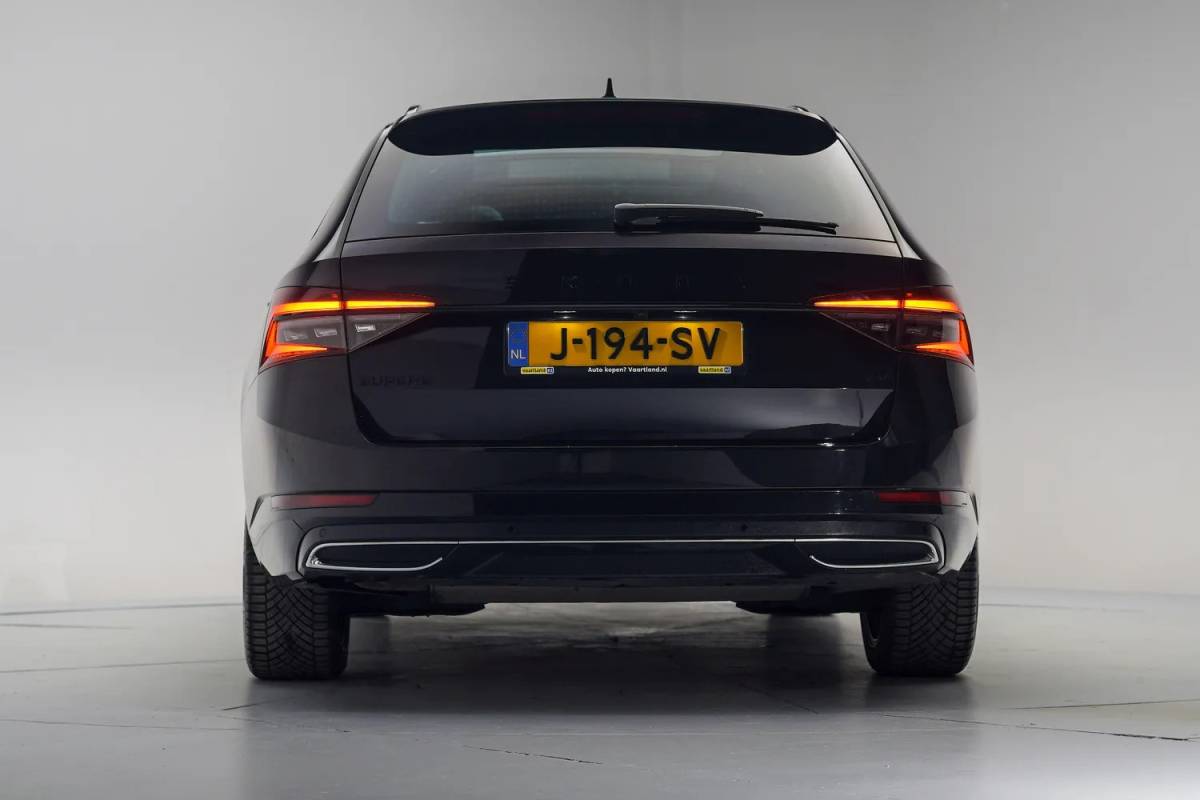 Škoda Superb Skoda Superb Combi 1.4 TSI PHEV Sportline [ Virtual Panorama LED Navi 360°cam Memory ]