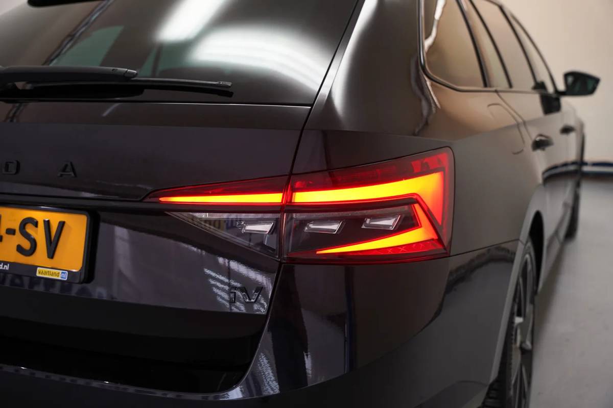 Škoda Superb Skoda Superb Combi 1.4 TSI PHEV Sportline [ Virtual Panorama LED Navi 360°cam Memory ]