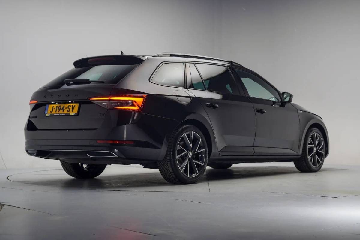 Škoda Superb Skoda Superb Combi 1.4 TSI PHEV Sportline [ Virtual Panorama LED Navi 360°cam Memory ]