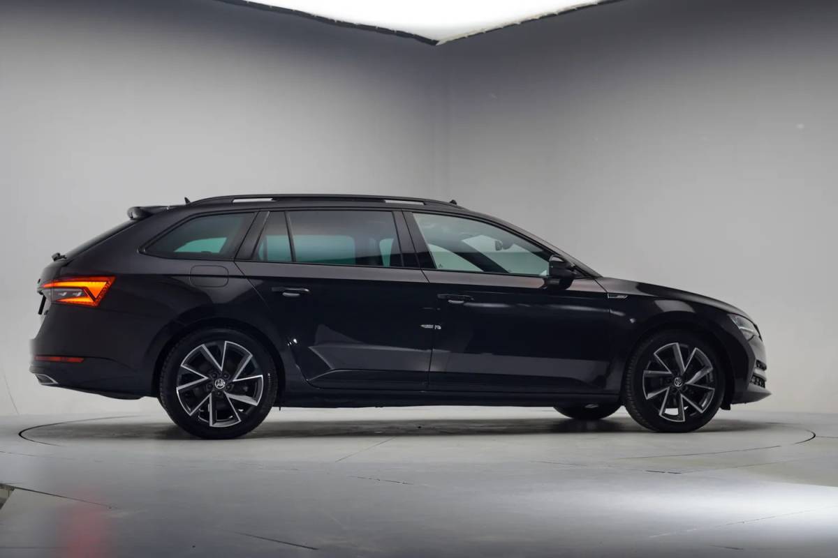 Škoda Superb Skoda Superb Combi 1.4 TSI PHEV Sportline [ Virtual Panorama LED Navi 360°cam Memory ]