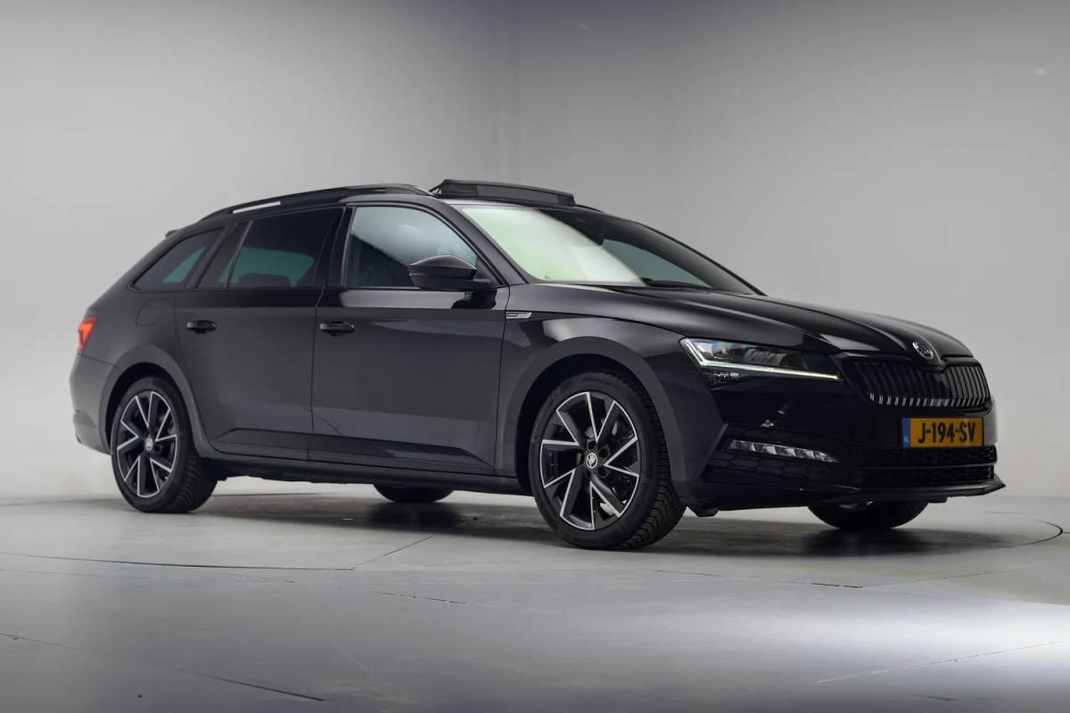 Škoda Superb Skoda Superb Combi 1.4 TSI PHEV Sportline [ Virtual Panorama LED Navi 360°cam Memory ]