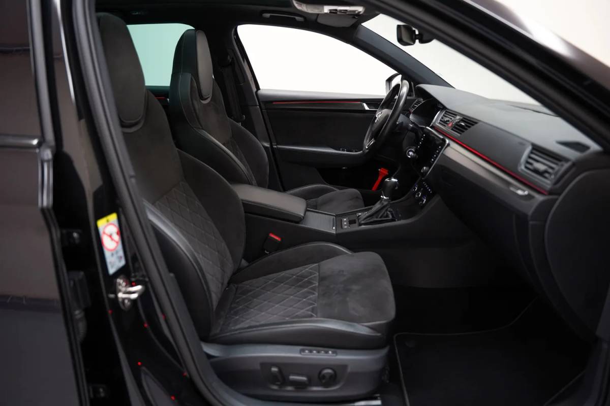 Škoda Superb Skoda Superb Combi 1.4 TSI PHEV Sportline [ Virtual Panorama LED Navi 360°cam Memory ]